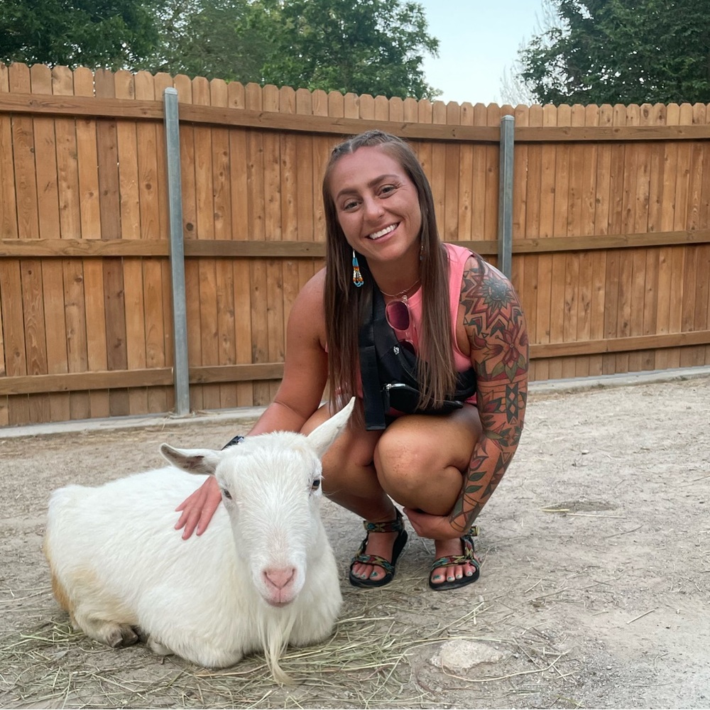 Meet your Posher, Hayley